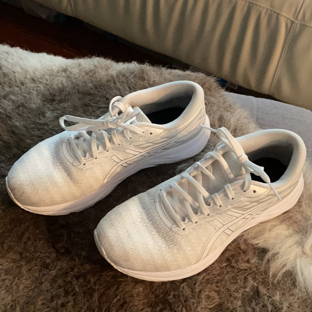 ASICS - Picture 2 of 5
